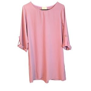 Everly lavender colored light weight shift dress. Size small. Button sleeve
